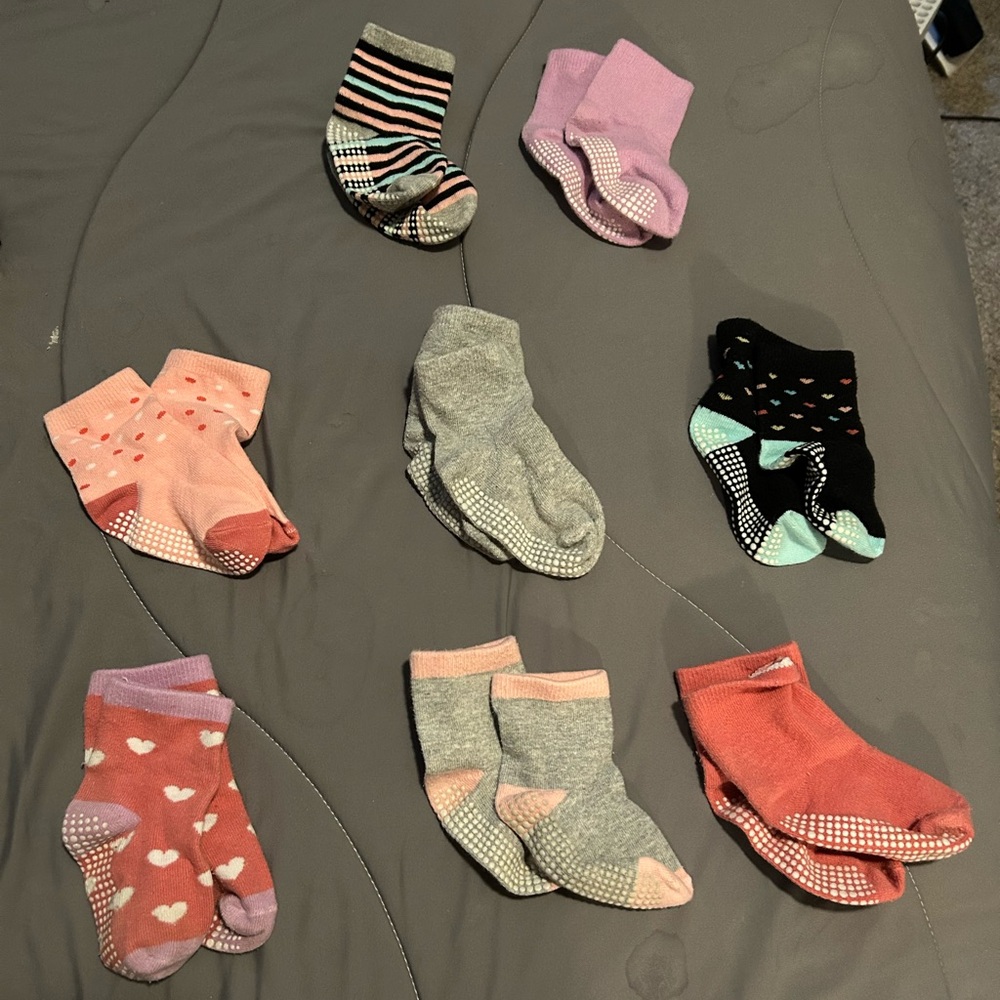 LITTLE GIRLS SOCKS - 8 PAIRS